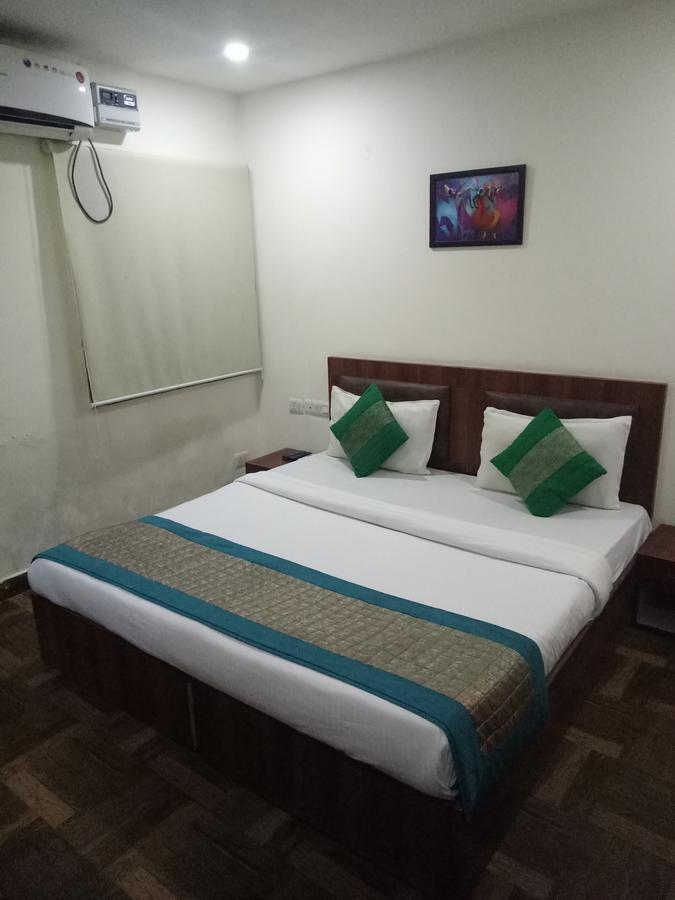 Hotel Nathu Palace นิวเดลี ภายนอก รูปภาพ