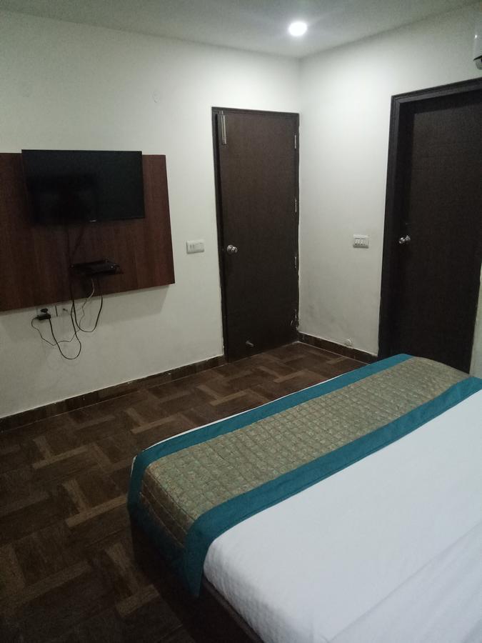 Hotel Nathu Palace นิวเดลี ภายนอก รูปภาพ